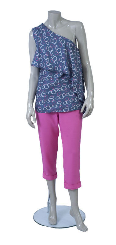 Capri with blue top